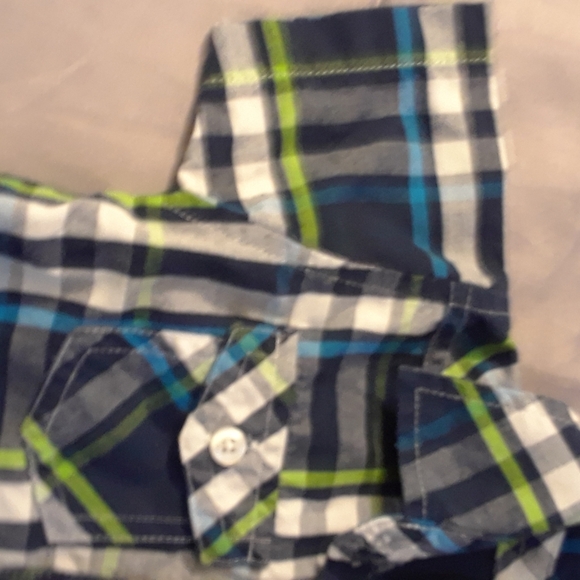 Size 6-9 month baby boys plaid button down shirt - Picture 5 of 8